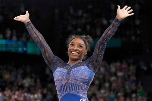 Madre de Simone Biles reaparece tras París 2024 y pide a la gimnasta que la perdone