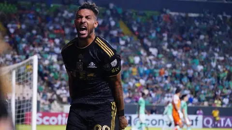 América buscó a Denis Bouanga de LAFC para ficharlo en el Apertura 2024