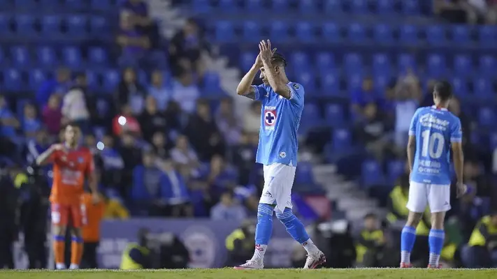 Uriel Antuna viaja con Cruz Azul para enfrentar a Rayados en la J2 del Apertura 2024