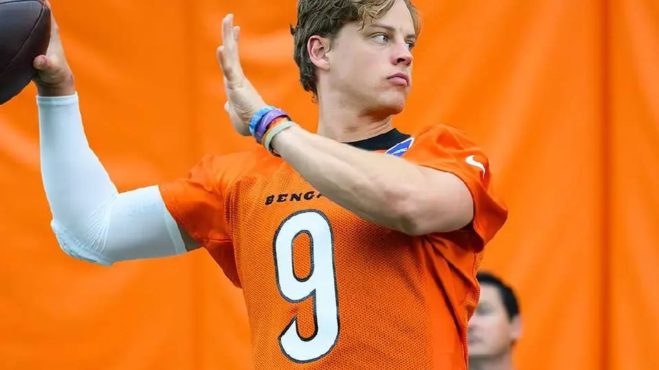 Joe Burrow vuelve a entrenar con Bengals tras lesión