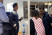 Captan a Peña Nieto de compras en Madrid ¡Se compró unos calcetines!