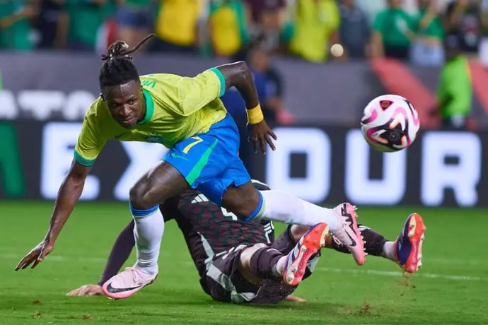 ¿Qué jugador de la Selección Mexicana se llevó la playera de Vinicius Jr?