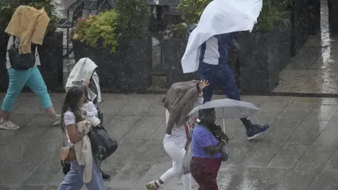 ¡Toma tus precauciones! Reportan fuertes lluvias y caída de granizo en CDMX