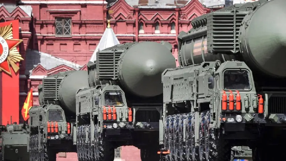 Rusia amenaza con bombardear equipos militares británicos en Ucrania