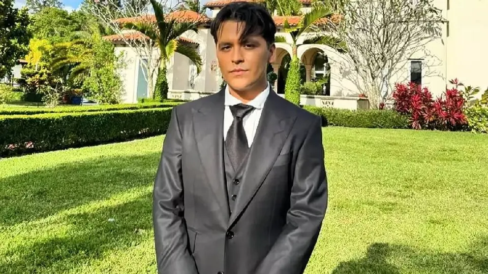 Christian Nodal entre "Los 50 más bellos" del 2024