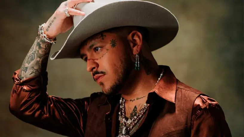 ¡Disquera presenta demanda contra Christian Nodal!