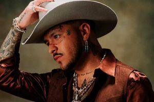 ¡Disquera presenta demanda contra Christian Nodal!