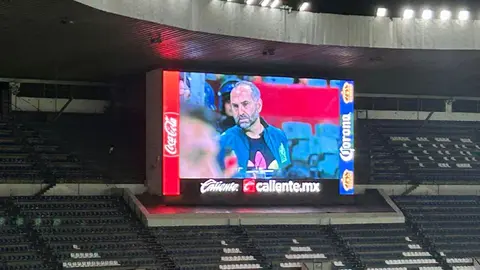 Pedro López, DT de la Selección Mexicana Femenil, asistió al América vs Tigres
