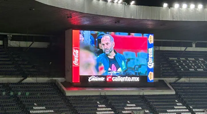 Pedro López, DT de la Selección Mexicana Femenil, asistió al América vs Tigres
