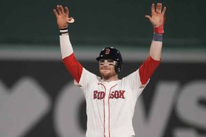 Danny Jansen, primer jugador en la historia de MLB que juega para dos equipos en mismo juego