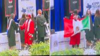 Joven ondea la bandera de México en su graduación en EU