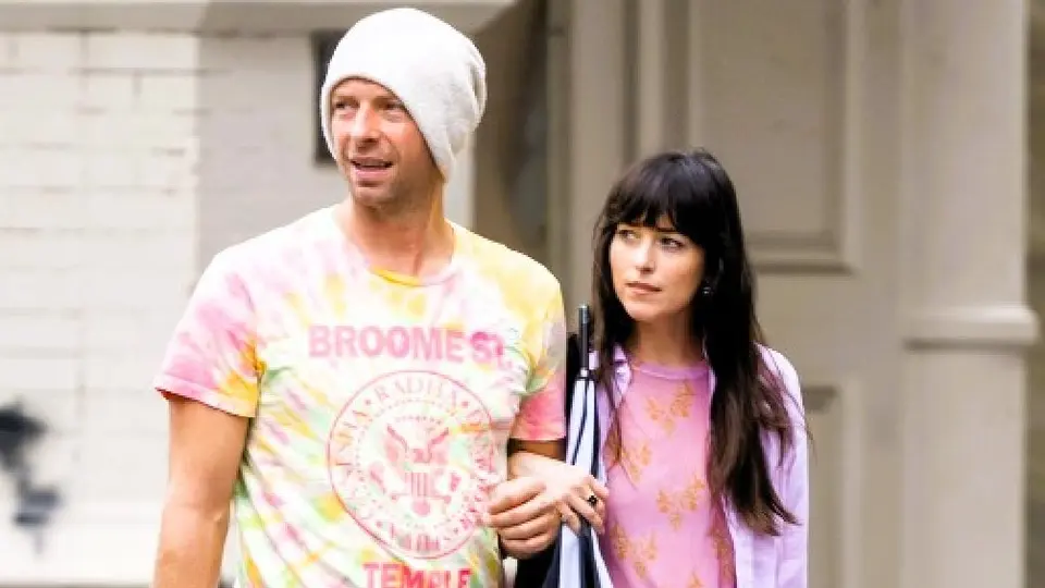 ¿Chris Martin y Dakota Johnson en realidad terminaron? Hay dos versiones