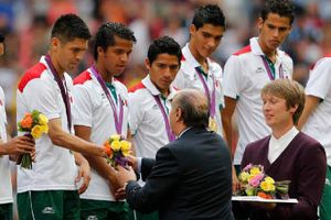 Oribe Peralta ‘estalla’ por falta de apoyo a los atletas: “No reciben la ayuda que merecen”