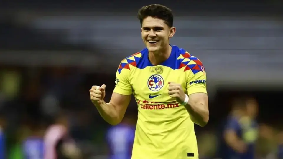 Israel Reyes, jugador del América, se hace viral por no saber comer en un restaurant