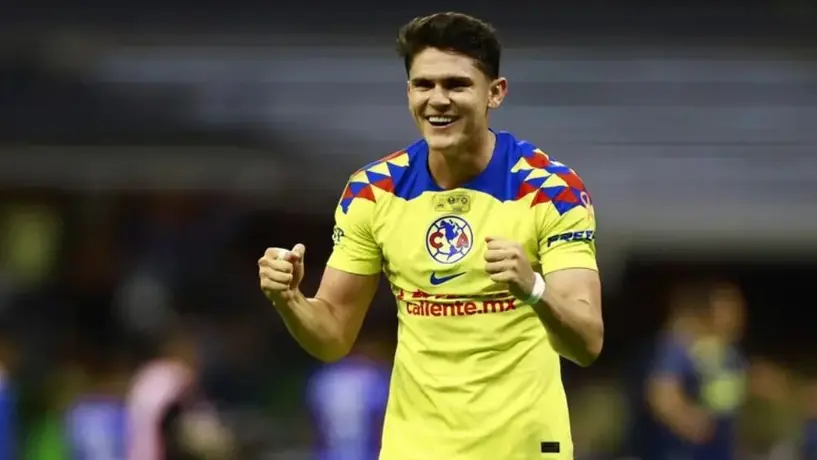 Israel Reyes, jugador del América, se hace viral por no saber comer en un restaurant