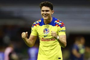 Israel Reyes, jugador del América, se hace viral por no saber comer en un restaurant