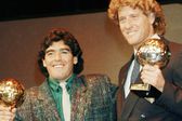 Subasta del Balón de Oro de Maradona es detenida por una disputa de propiedad