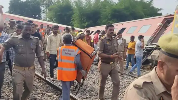 VIDEO: Tren de pasajeros se descarrila; hay 2 muertos y más de 20 heridos