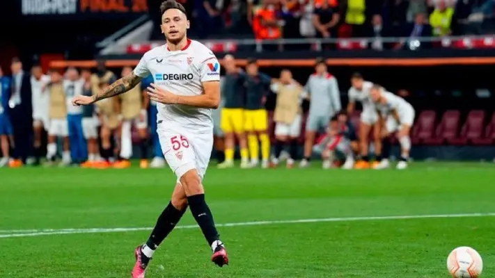 Lucas Ocampos y Rayados acuerdan; Sevilla obstaculiza traspaso del extremo