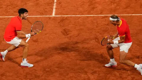 Rafa Nadal y Carlos Alcaraz debutan en París 2024 con victoria en dobles sobre Argentina
