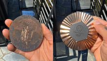 Exhiben deterioro en medalla de bronce de París 2024 a una semana de ser entregada