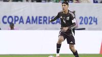Edson Álvarez sigue esperando estudios para saber la gravedad de su lesión