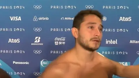 París 2024: Kevin Berlín rompe en llanto tras finalizar en cuarto lugar en clavados