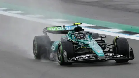 Fernando Alonso "arremete" contra Aston Martin: "Malas carreras por hacer experimentos"