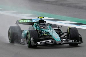 Fernando Alonso "arremete" contra Aston Martin: "Malas carreras por hacer experimentos"