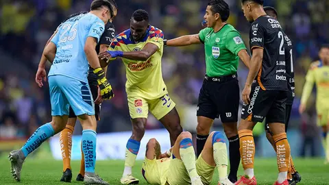¿Quién sacó el balón? Polémica jugada derivó en el gol de América ante Pachuca