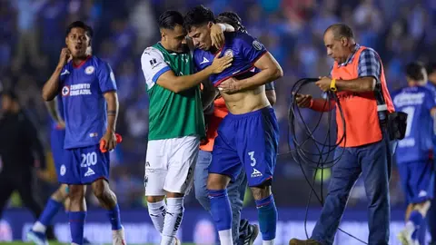 Carlos Salcedo rompe en llanto luego de que Cruz Azul avanzó a la Final