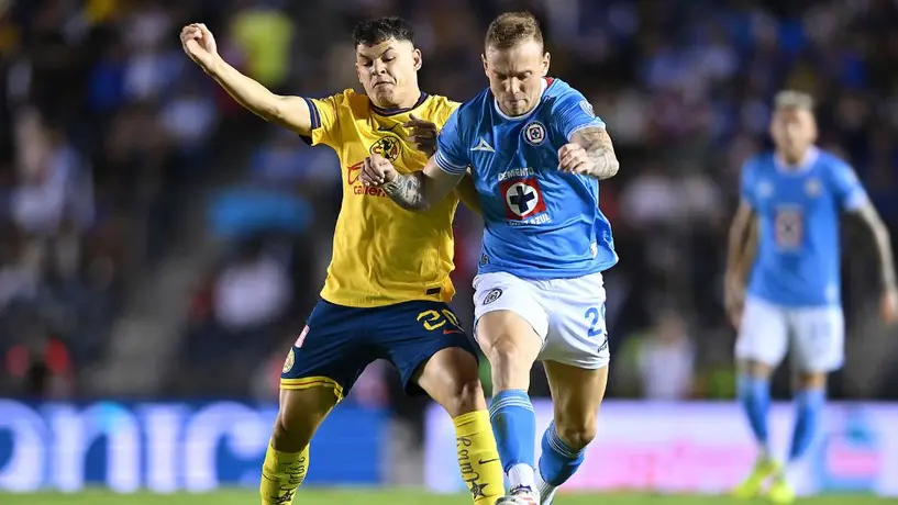 Cruz Azul vs América: Rodolfo Rotondi abandonó el encuentro por aparente lesión