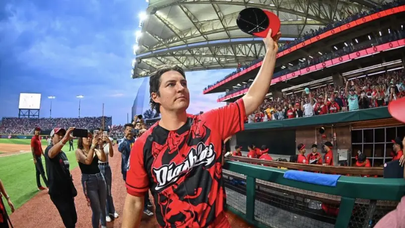 Trevor Bauer se queda con los Diablos Rojos del México por toda la temporada