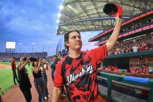 Trevor Bauer se queda con los Diablos Rojos del México por toda la temporada