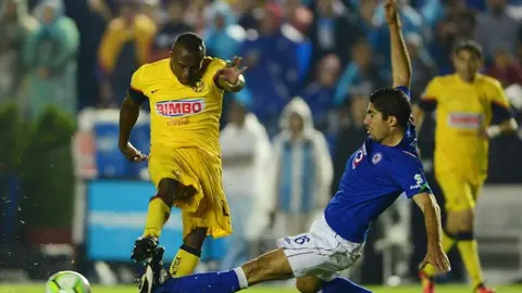 Ricardo Peláez y Osvaldo Martínez trataron de convencer que Chucho Benítez no se fuera de América