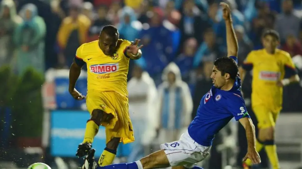 Ricardo Peláez y Osvaldo Martínez trataron de convencer que Chucho Benítez no se fuera de América