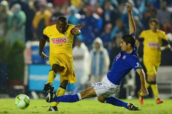 Ricardo Peláez y Osvaldo Martínez trataron de convencer que Chucho Benítez no se fuera de América