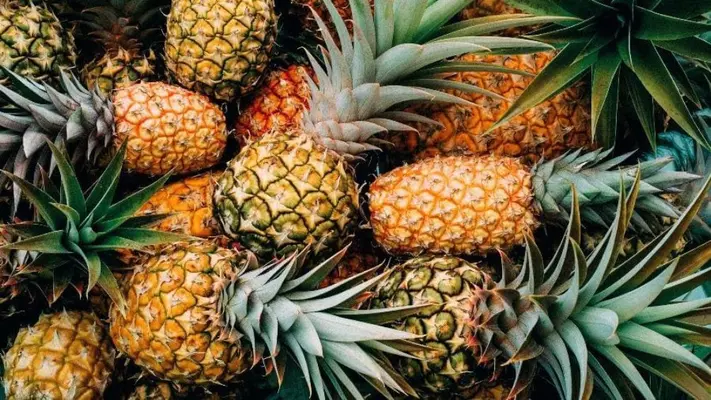 ¿Por qué cargar una piña en el carrito de supermercado te ayuda a conseguir pareja? Aquí te decimos