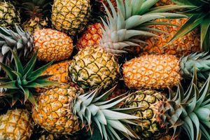 ¿Por qué cargar una piña en el carrito de supermercado te ayuda a conseguir pareja? Aquí te decimos