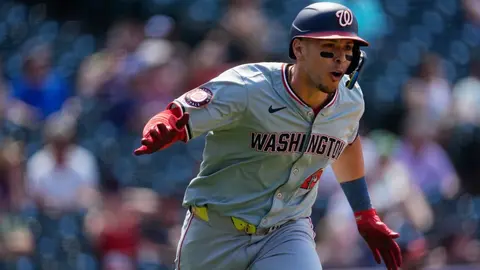 Joey Meneses pega el hit ganador para Nacionales y aseguran serie contra Rockies
