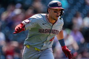 Joey Meneses pega el hit ganador para Nacionales y aseguran serie contra Rockies
