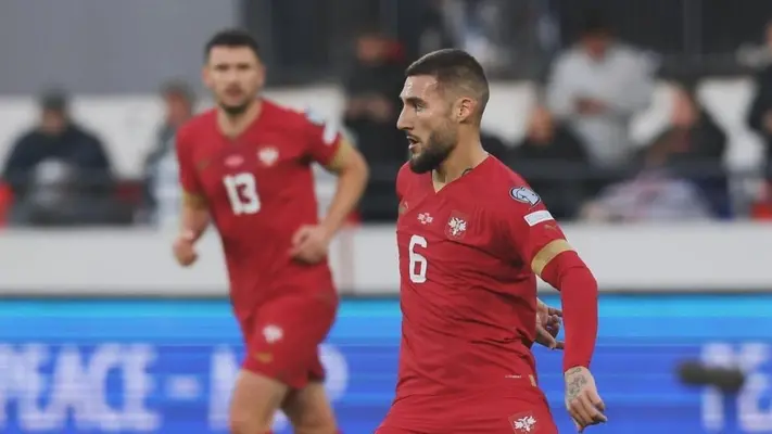 Nemanja Gudelj, de Serbia, le manda mensajito a Inglaterra previo a la Euro: 'Miedo a nadie'