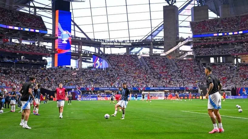 'Dibu' Martínez explota contra césped del Mercedes-Benz Stadium: "Era un desastre"