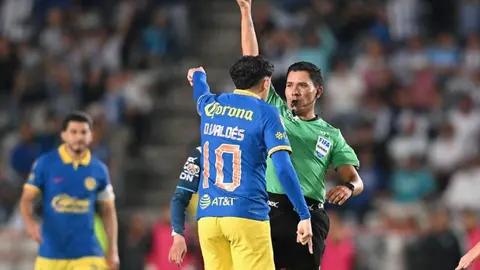 Expertos de RÉCORD aseguran que Diego Valdés debió ser expulsado en el Pachuca vs América