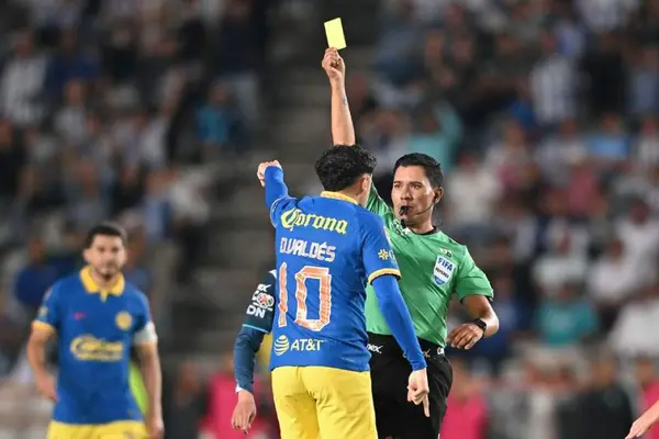 Expertos de RÉCORD aseguran que Diego Valdés debió ser expulsado en el Pachuca vs América