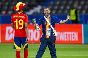 Padre de Lamine Yamal responde a cánticos en Cornellà: “Si respetas, serás respetado”