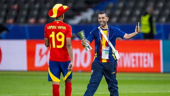 Padre de Lamine Yamal responde a cánticos en Cornellà: “Si respetas, serás respetado”