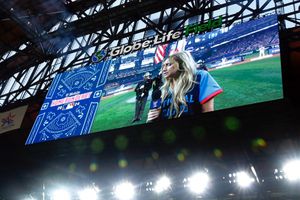 Ingrid Andress, que interpretó el himno de Estados Unidos en la MLB, confiesa haber estado ebria