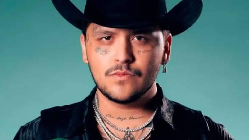 Christian Nodal Sorprende a sus Seguidores al Compartir Fotos sin Tatuajes en su Rostro
