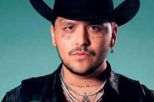 Christian Nodal Sorprende a sus Seguidores al Compartir Fotos sin Tatuajes en su Rostro